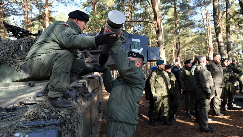 Польские войска с бронетехникой совершили марш к границам Украины