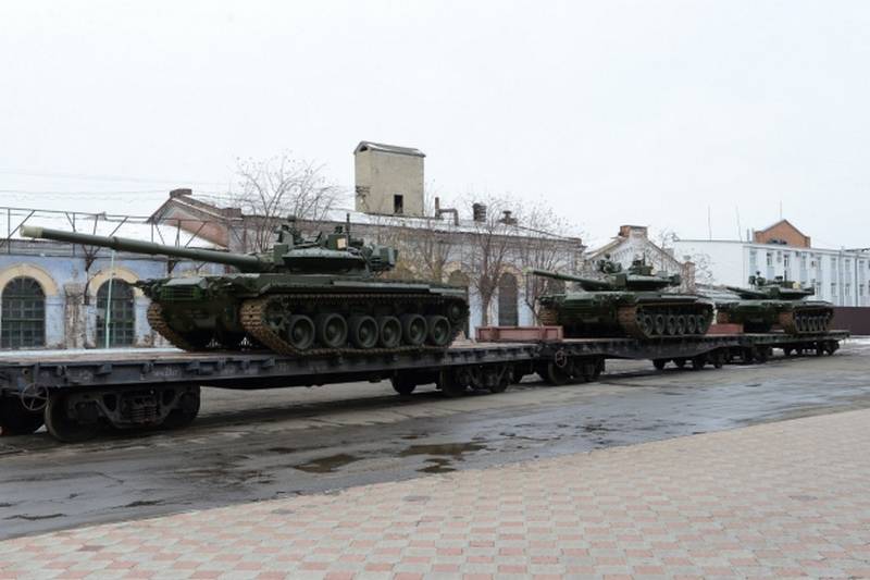 国防部收到了一批现代化的T-80BVM坦克