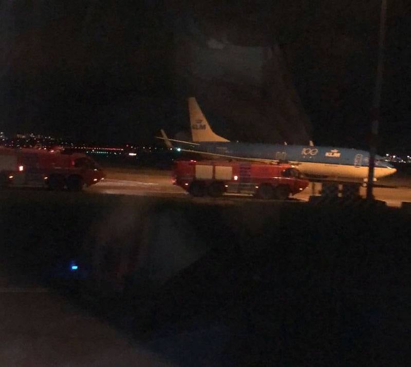 Amsterdam havaalanında, bir uçağın kaçırılması hakkında bir sinyal alındı.
