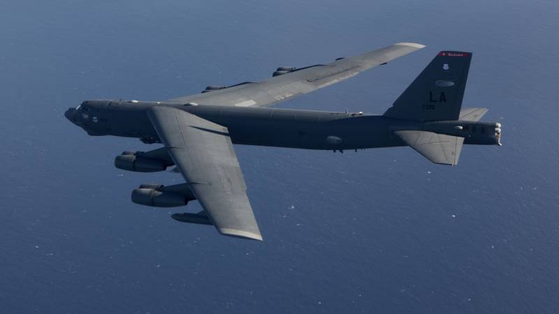 Tre strateghi americani B-52N lasciarono l'Europa