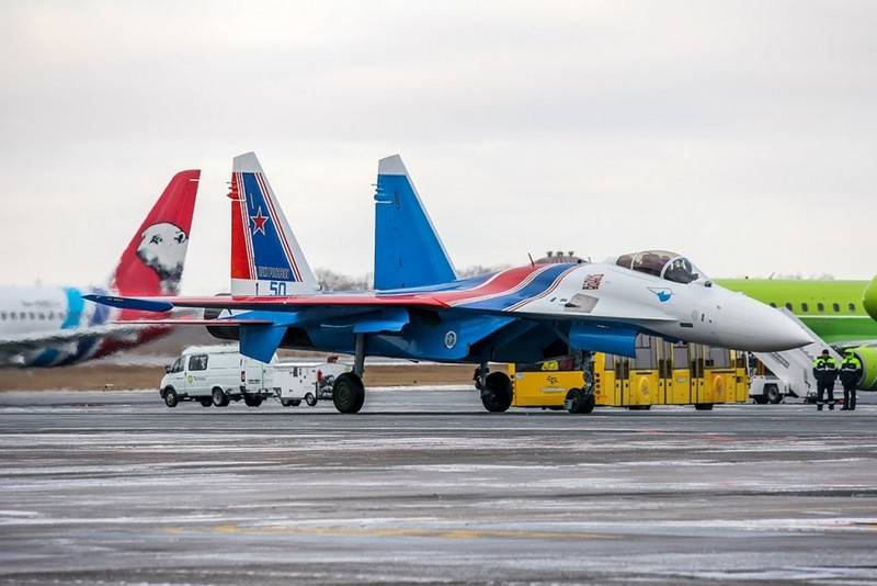 A equipe acrobática dos Russian Knights recebeu novos caças Su-35S