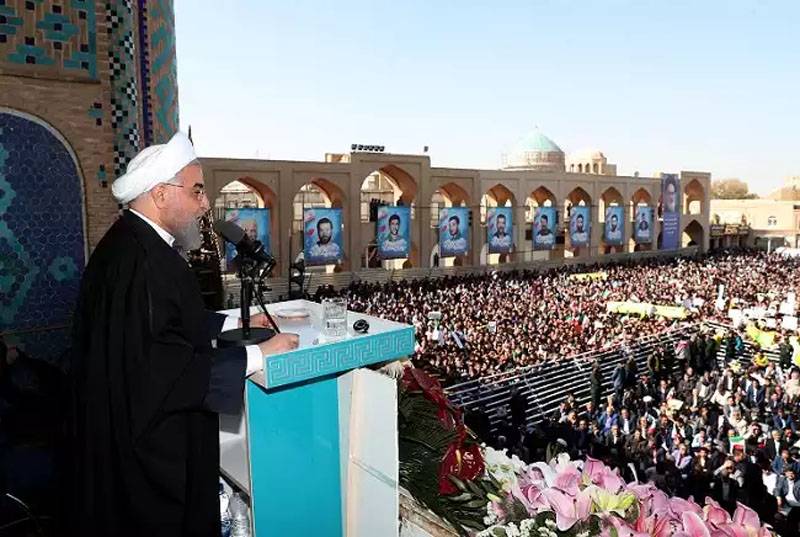 Rouhani annuncia la scoperta di un nuovo giacimento petrolifero con enormi riserve in Iran