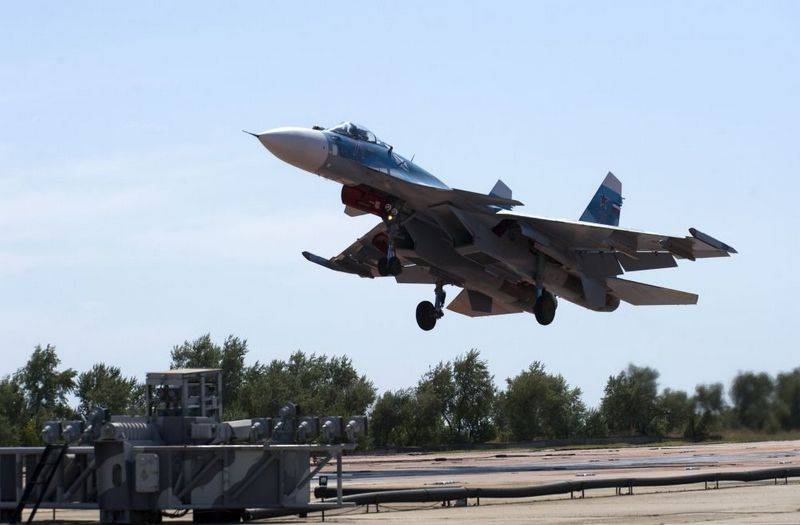Su-33 com o "almirante Kuznetsov" realizará treinamento na Crimeia em um tópico