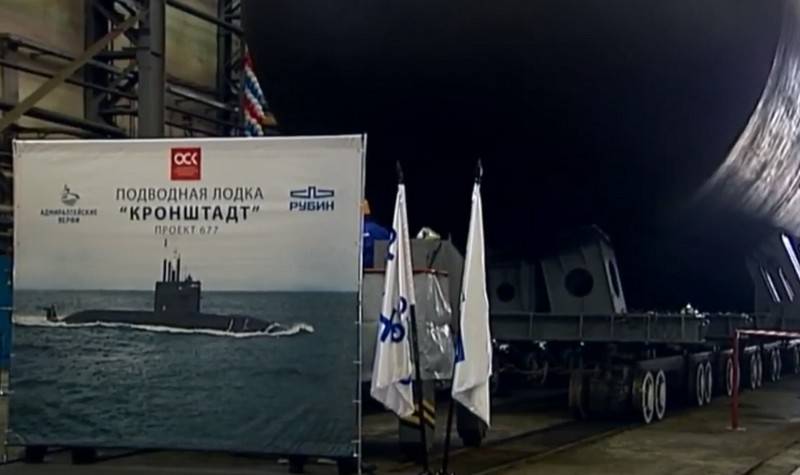 Названы сроки сдачи подводных лодок проекта 677 "Лада"
