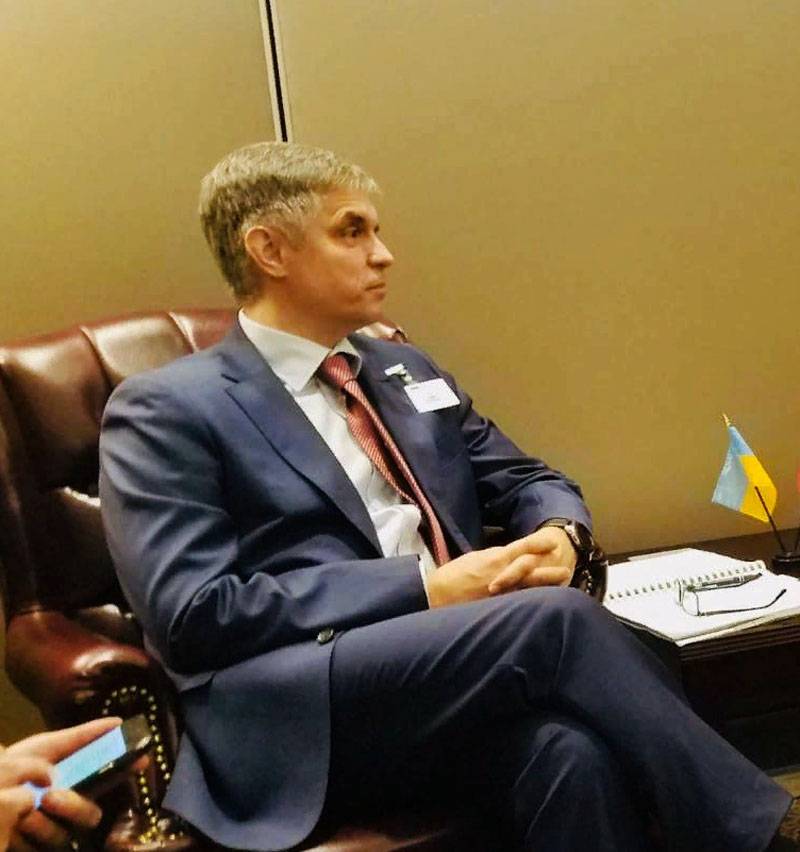وزیر خارجه اوکراین اپل را به دلیل نقشه کریمه روسیه "نادان" خواند
