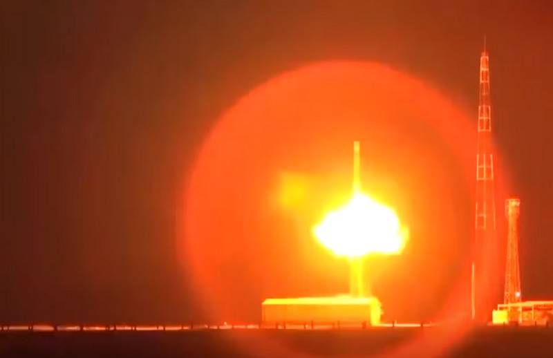 战略导弹部队已经从卡普斯丁亚尔训练场成功发射了白杨洲洲际导弹