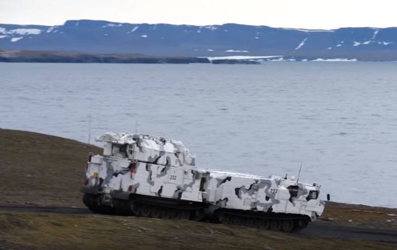 La première batterie du système de missile de défense aérienne Tor-M2DT a pris ses fonctions de combat dans la flotte du Nord