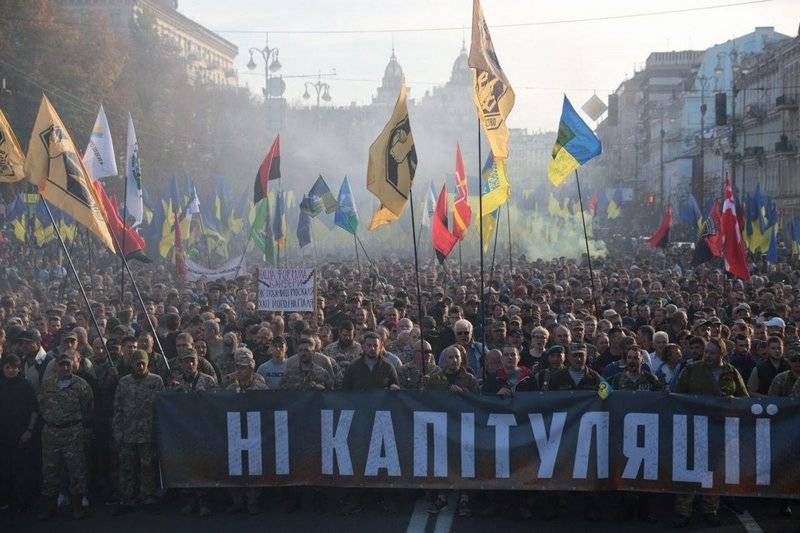 Nacionalistas ameaçaram Zelensky Maidan em caso de "rendição" a Putin