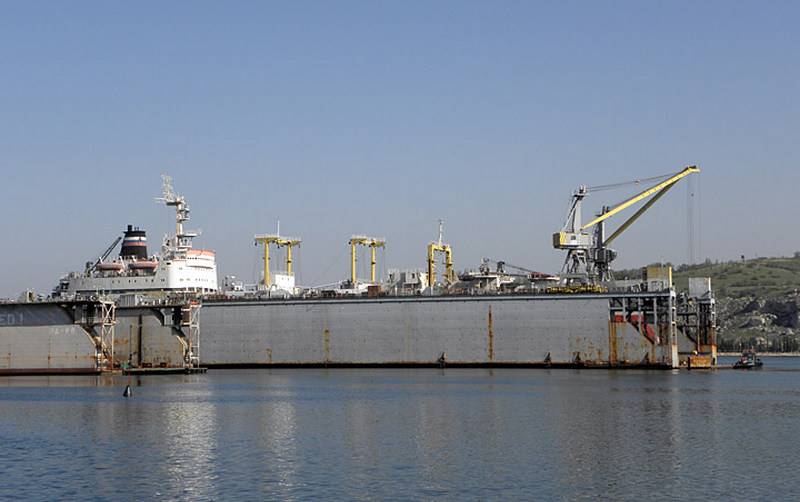 Sevastopol 13 shipyard received small and medium floating docks