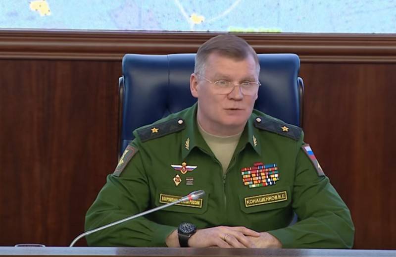 国防省は、ロシア航空宇宙軍による難民キャンプへの空爆の適用に関する偽の記事を呼び出しました