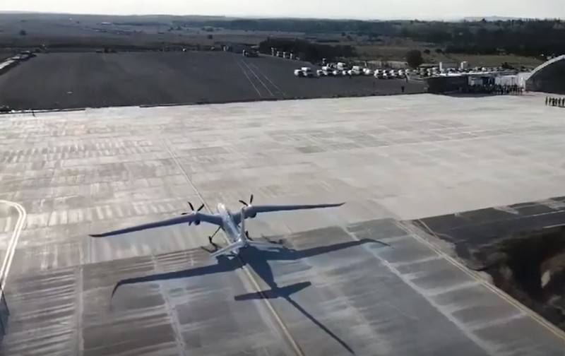 Uusin turkkilais-ukrainalainen drone Akıncı teki ensimmäisen lentonsa
