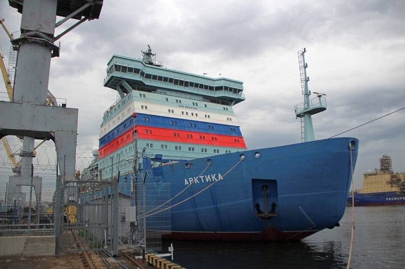 Ydinvoimalla toimiva jäänmurtaja "Arktika" astuu dieselmoottoreiden tehtaan merikokeisiin