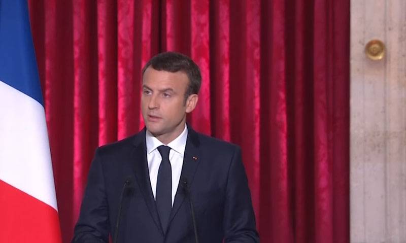 Embaixador da França: Macron vai visitar a parada da vitória em Moscou