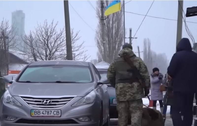 Киев ужесточает правила пересечения российской границы для своих граждан