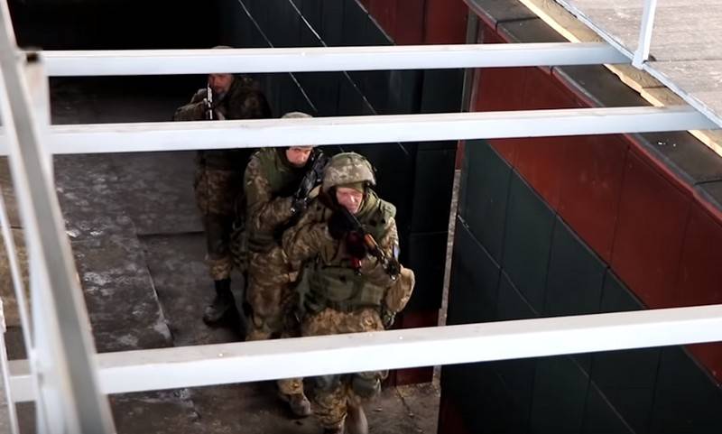 ارتش اوکراین جنگیدن در شهر و تصرف مین ها را آموزش می دهد