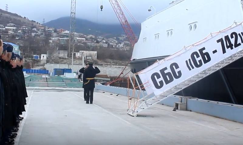 Un nuevo remolcador de rescate SB-742 reponía la flota del Mar Negro