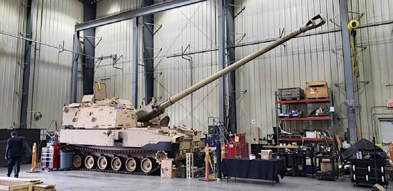 What do the new XM1299 self-propelled guns show?