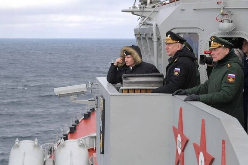 Im Internet verspotteten sie den ukrainischen "Experten" mit Worten über das Fehlen einer Landflotte in Russland
