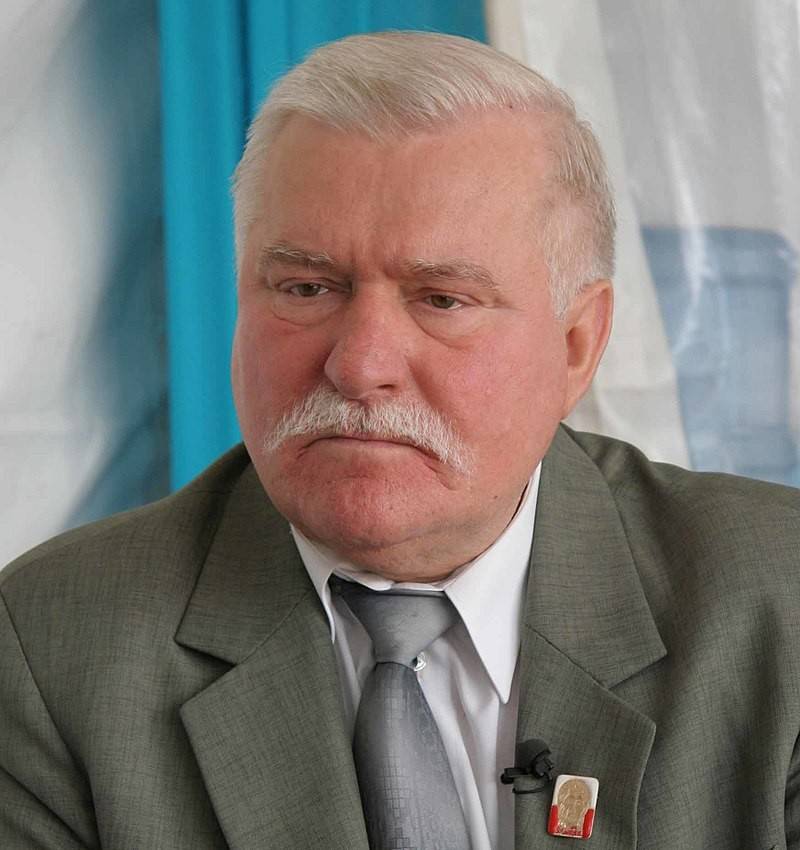 Lech Walesa consigliò alla Polonia di intraprendere un percorso di riconoscimento della verità sulla liberazione di Auschwitz