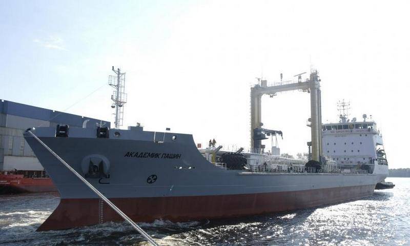 O navio-tanque Akademik Pashin ingressará na Frota do Norte em 21 de janeiro