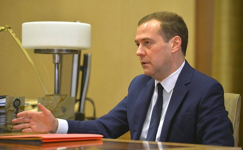 Medvedev llamó a los motivos de la renuncia de su gobierno