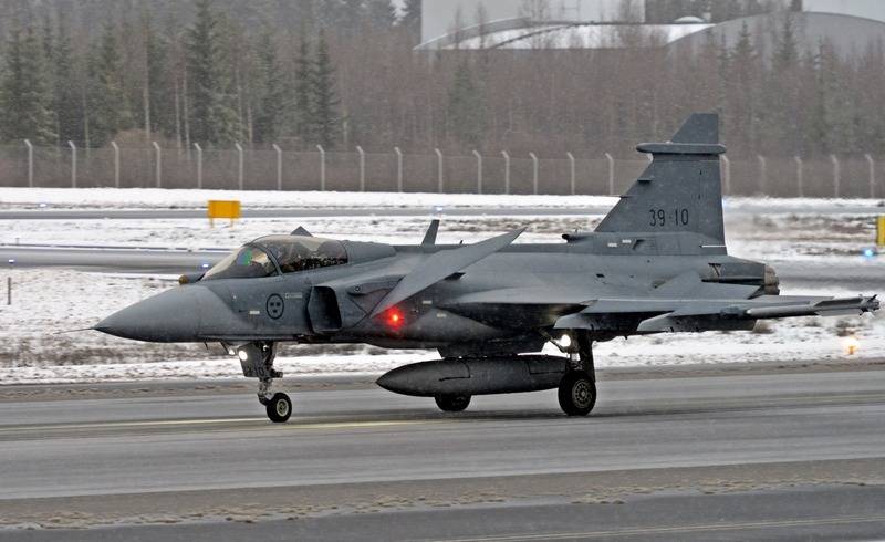 The Finnish Air Force continues to choose a fighter to replace the F / A-18 Hornet