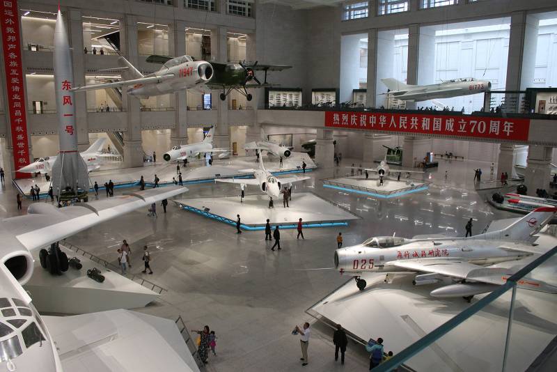 Авиационная экспозиция  Военного музея китайской революции в Пекине