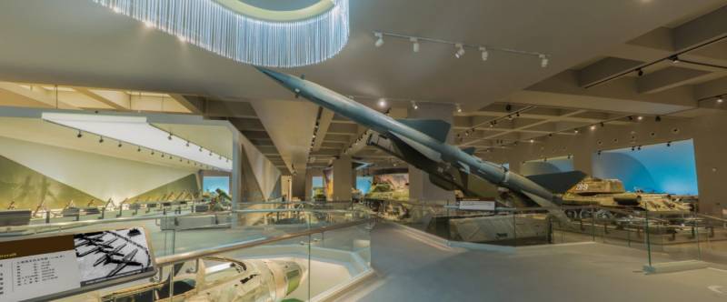 Баллистические, крылатые и зенитные ракеты в экспозиции Военного музея китайской революции