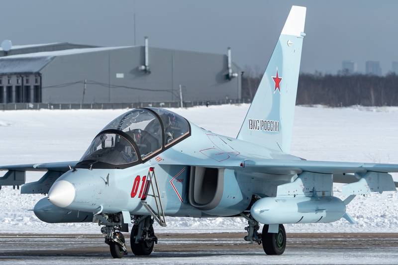 러시아 항공 우주군은 두 대의 새로운 전투 훈련 항공기 Yak-130을 받았습니다.