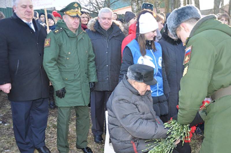 Officers and cadets of the Air Defense Academy held a parade for a WWII veteran