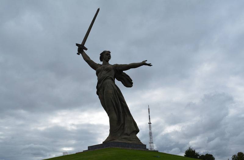 Volgogradtsev was outraged by the advertisement with the monument “Motherland is calling”