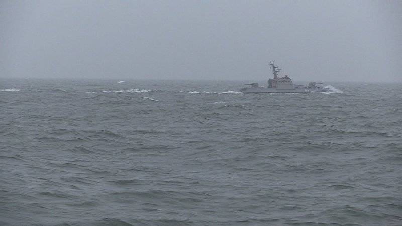 Angkatan Laut Ukraina melakukan latihan dengan tembakan langsung di Laut Azov