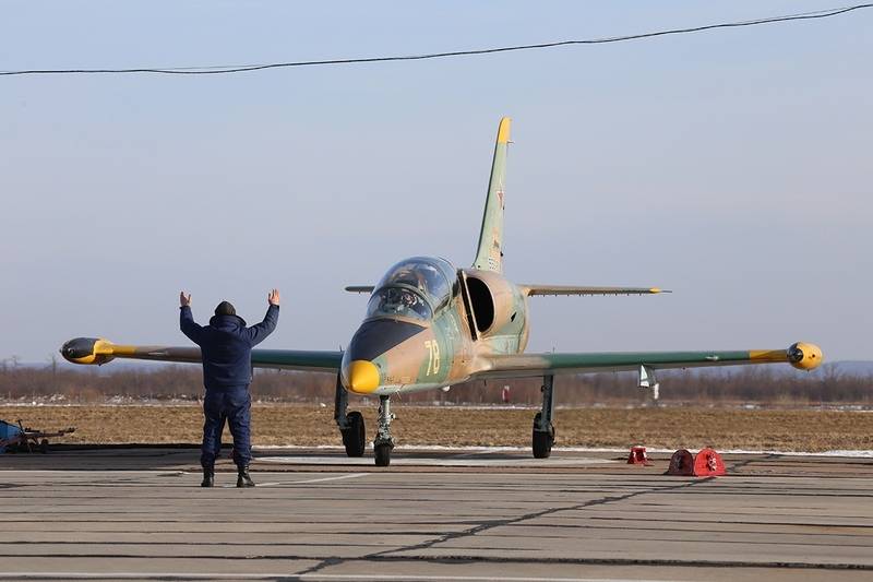 I cadetti delle scuole di volo inizieranno a volare un anno prima