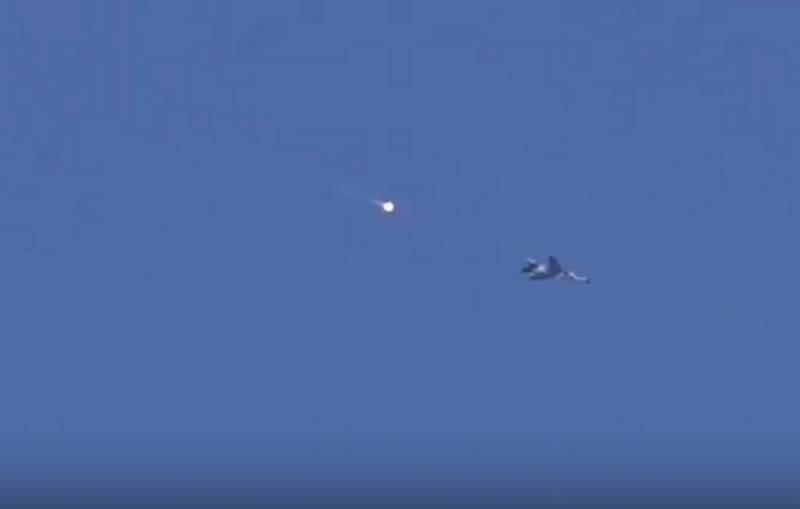 A video appeared on the web of attempts by militants to bring down the MiG-23 and Su-34 over Idlib