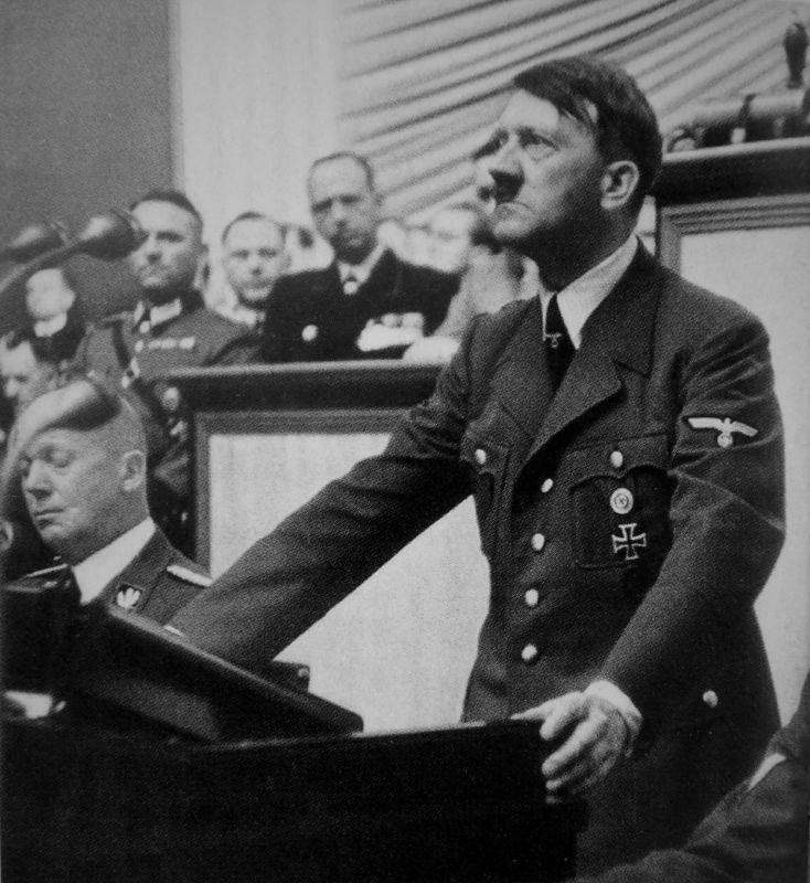 Hitlerin strategia Miksi Fuhrer ei pelännyt sotaa kahdella rintamalla