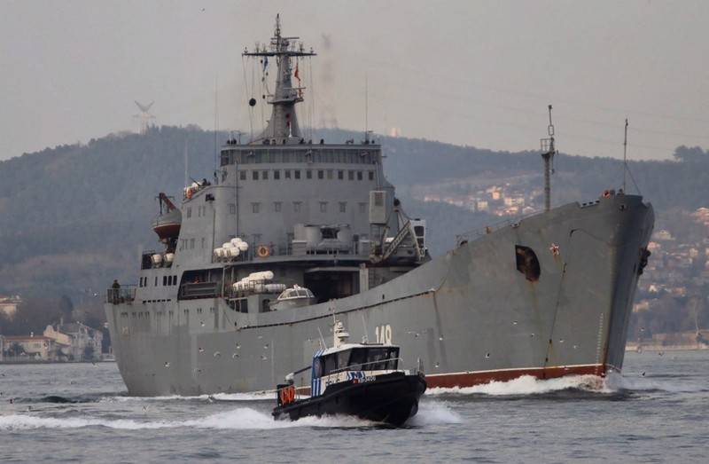 La flotte de la mer Noire BDK "Orsk" a traversé le détroit jusqu'à la mer Méditerranée