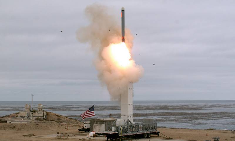 US Marine Corps armé de KR Tomahawk basé à terre