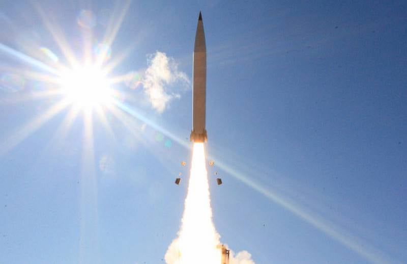 在美国测试了战术战术高超音速导弹PrSM的准确性