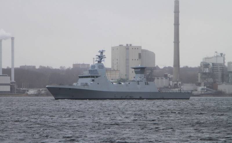Corveta Naval Saar 6 de Israel lança testes no mar