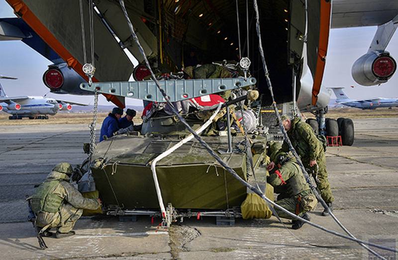 En Crimea, la fase activa del ejercicio de las fuerzas aerotransportadas