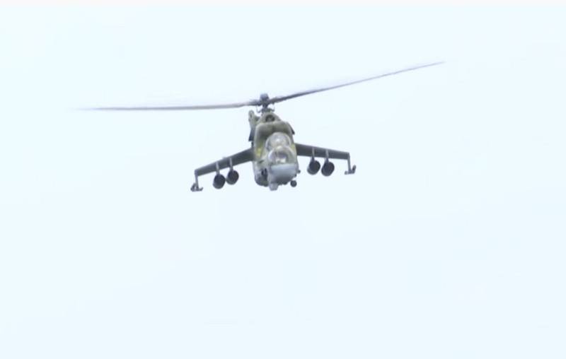 Syrische luchtmacht Mi-24P beschadigd door militanten in de buurt van Aleppo weer in gebruik
