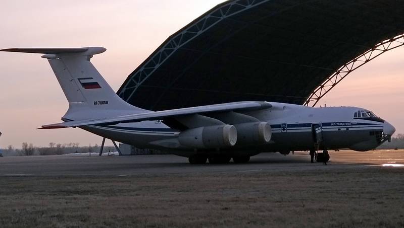 今年制造的第一架IL-76MD-90A在乌里扬诺夫斯克起飞