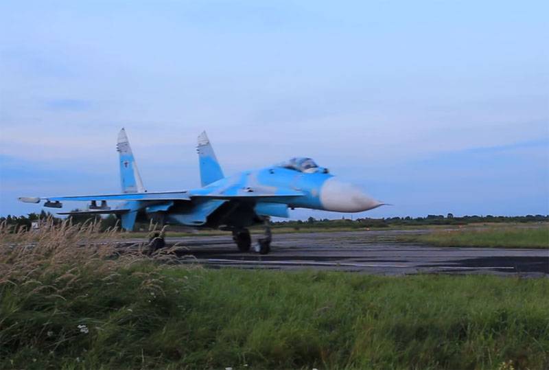 يستمر البحث عن طيار الطائرة Su-27 التي تحطمت في البحر الأسود