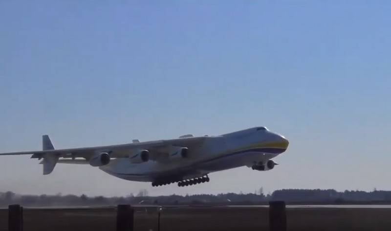 An-225 "Mriya" steeg voor het eerst op in Oekraïne na reparaties