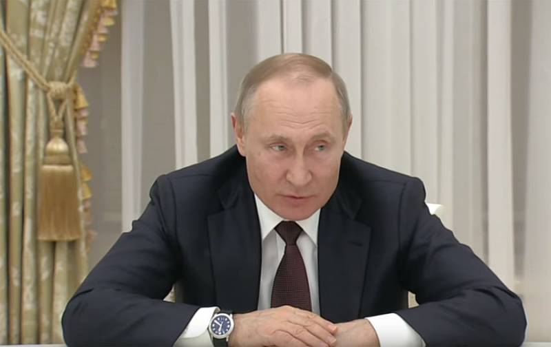 Путин связывает поправки к Конституции с «недопустимостью попыток раскачки страны»