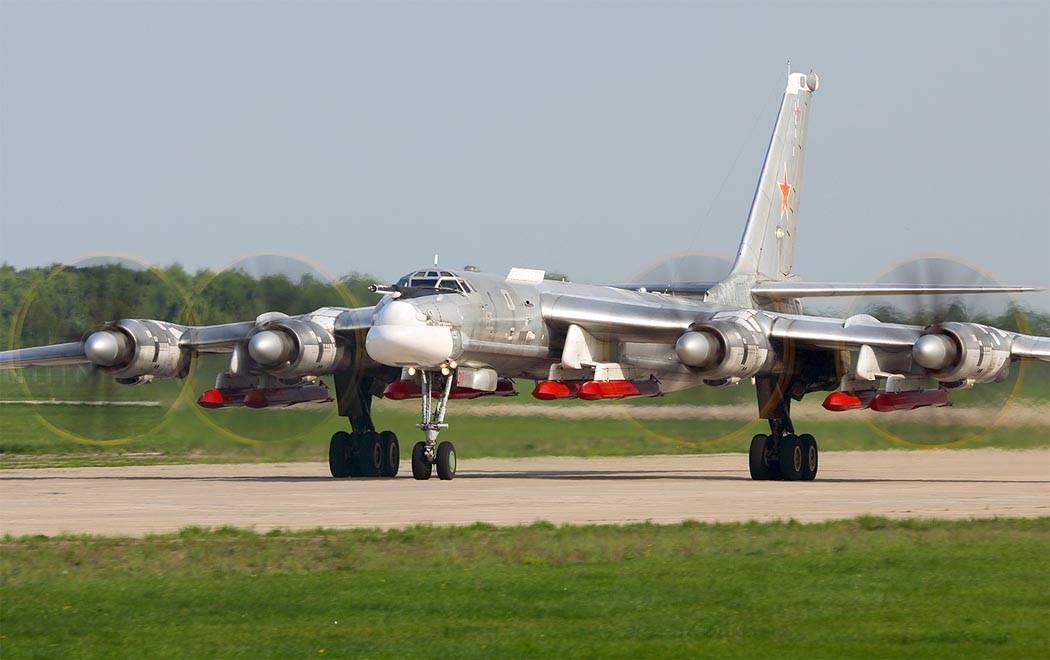 Tu-95MSM with eight cruise missile