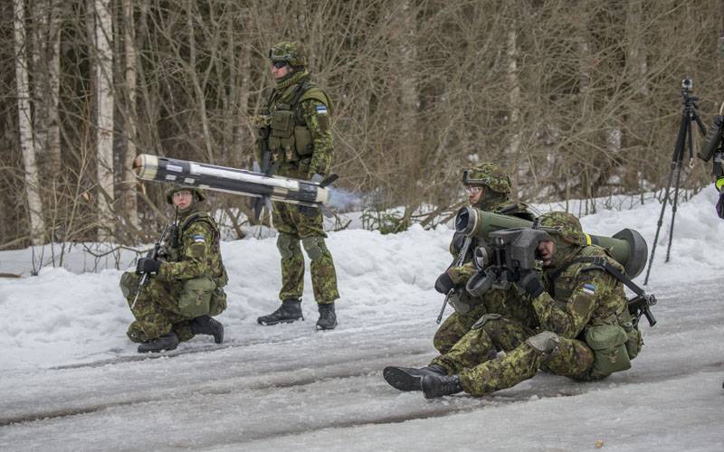 Il ministero della Difesa estone riceve un lotto di missili guidati anticarro di Javelin