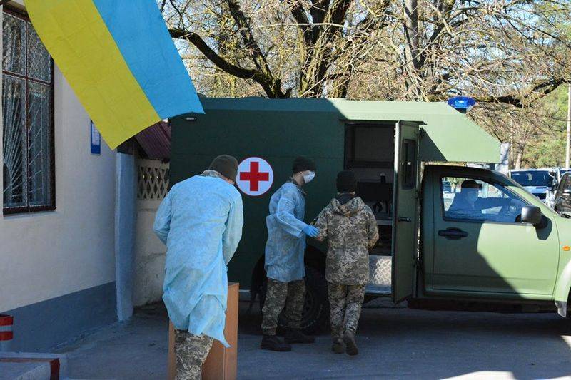 우크라이나의 군대는 코로나 바이러스에서 첫 사망을 기록