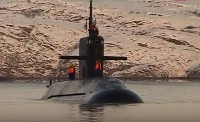 De leidende onderzeeër van project 677 "St. Petersburg" werd gestuurd voor modernisering