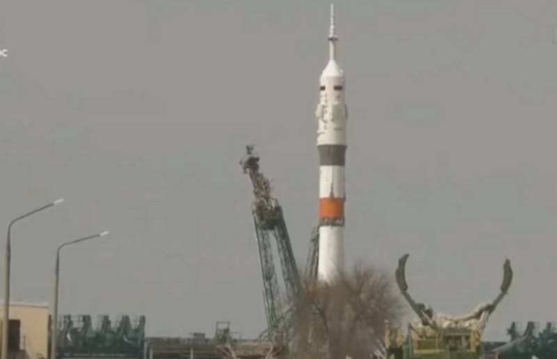 O foguete Soyuz-2.1 lançou a sonda Soyuz MS-16 com a nova tripulação da ISS